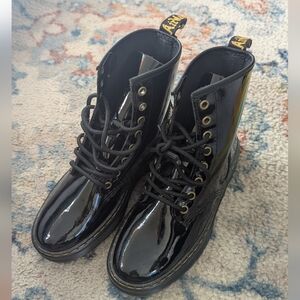 NWOT Doc Martens Zevala Patent Leather Lace Up Combat Boots Size 6L